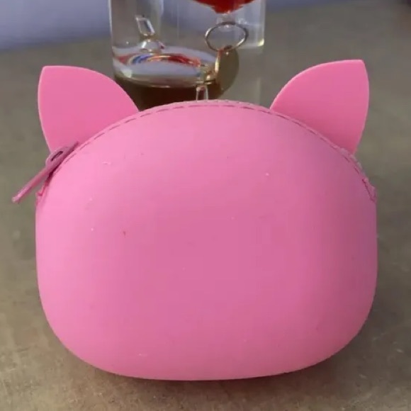 Claire’s Piggy Mini Coin Purse - Picture 2 of 4